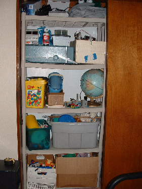 2007-11-07_toy_side_of_closet.jpg, 588 KB